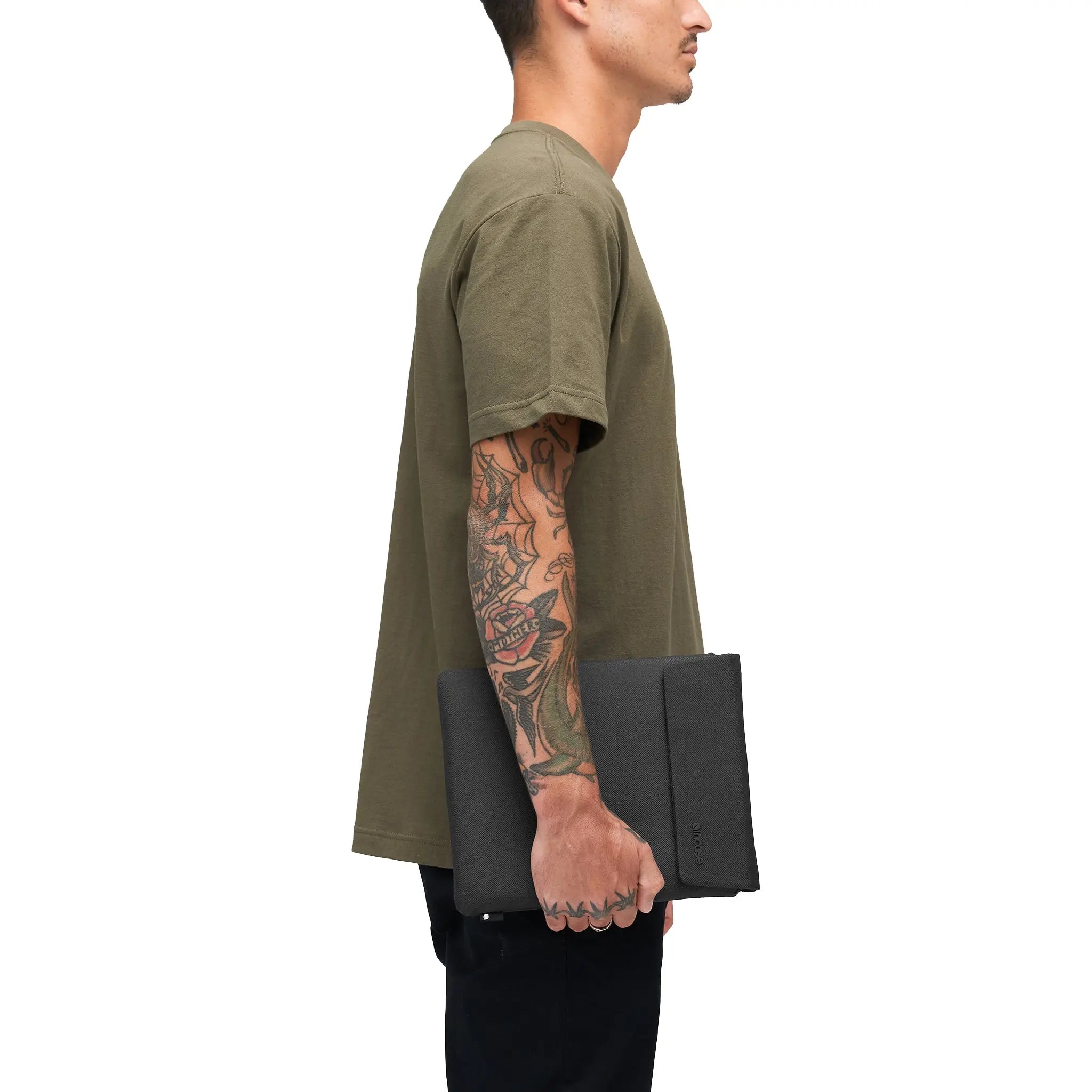 Incase Crosstown Sleeve for 11-inch Tablet – Black – product image 3