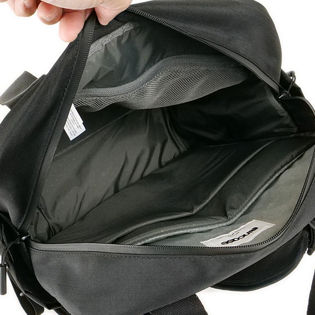 Incase Transfer Two-Way Tote 15L – Black – product image 5